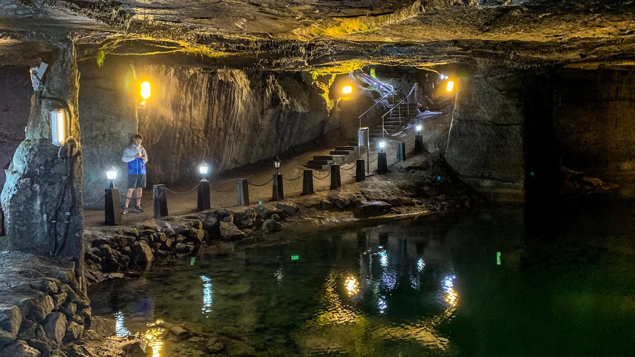 Cehennema�z� Ma�aralar�: Mitolojinin kalbinde bir yolculuk