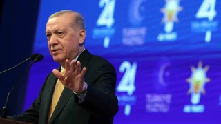 Cumhurbakan Erdoan: "Dnden beri AK Parti ailesinin yeni yelerine saldranlara 'hadi oradan' diyorum"