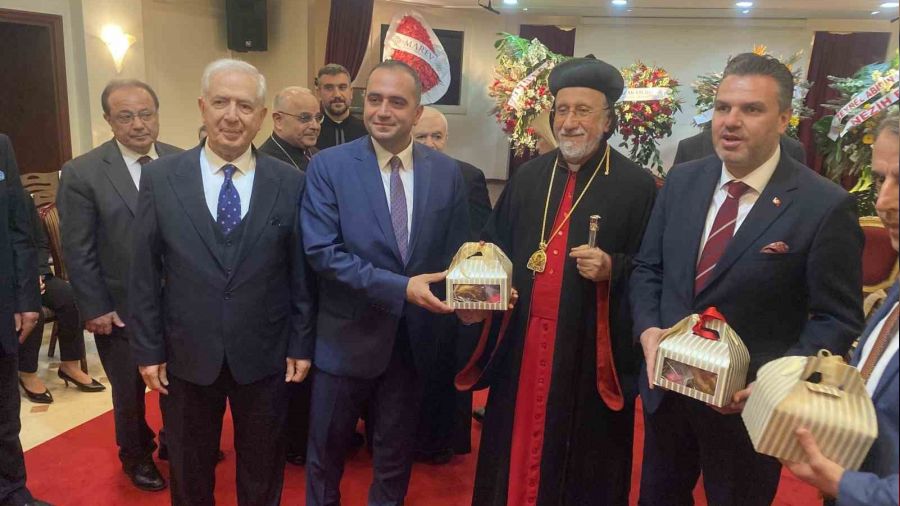 Ermeni as�ll� AKP milletvekili aday�ndan 'Paskalya Bayram�' ziyareti