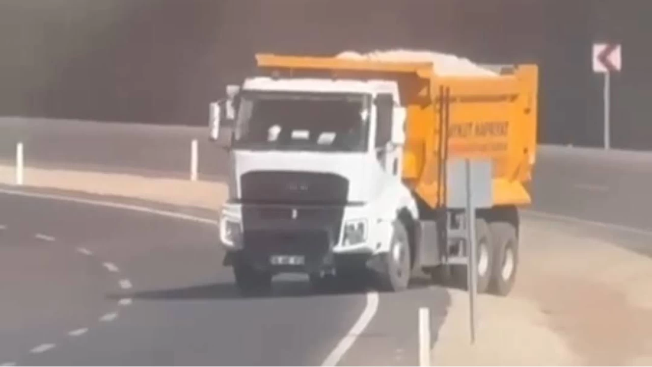 Hafriyat kamyonu trafiği tehlikeye attı