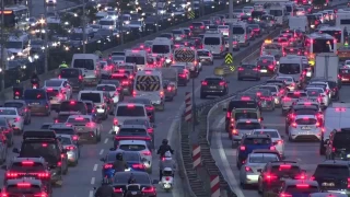Haftann ilk mesai gnnde stanbul trafii kilitlendi