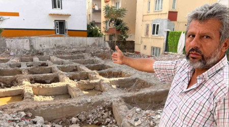 Hasarlı binanın demirlerinin alınıp enkazın bırakıldığı iddiası