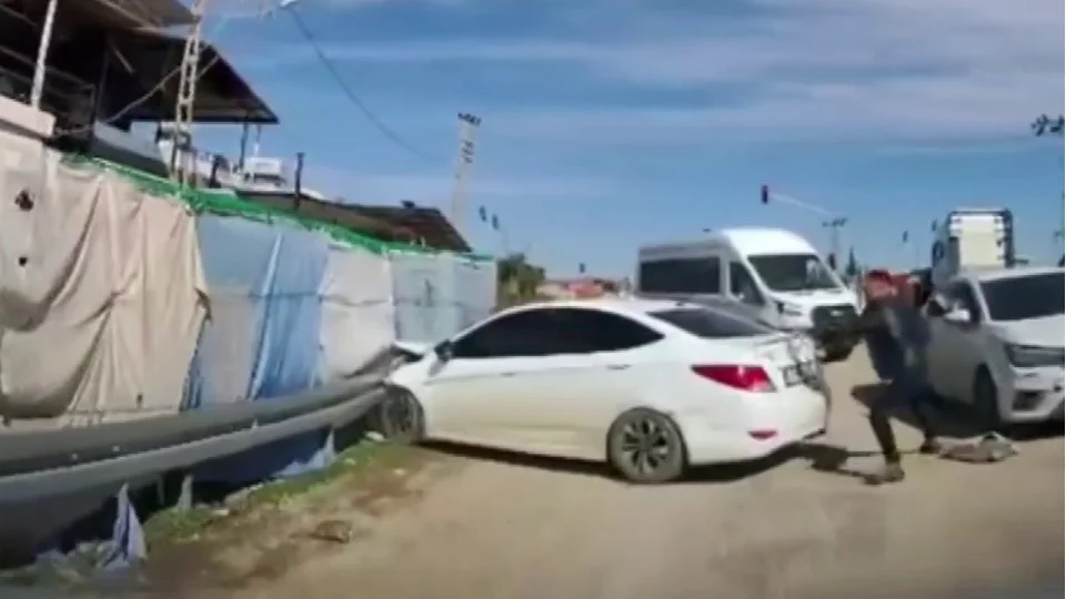 Hatay'dan polisten ka�an insan taciri ile 10 g��men yakaland�