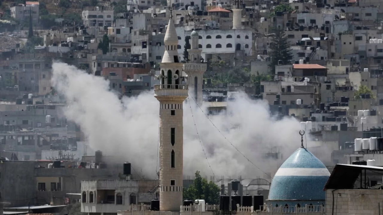 �srail ordusu, Bat� �eria'n�n Cenin kentindeki sald�r�lar�n� 7. g�n�nde art�rarak s�rd�r�yor