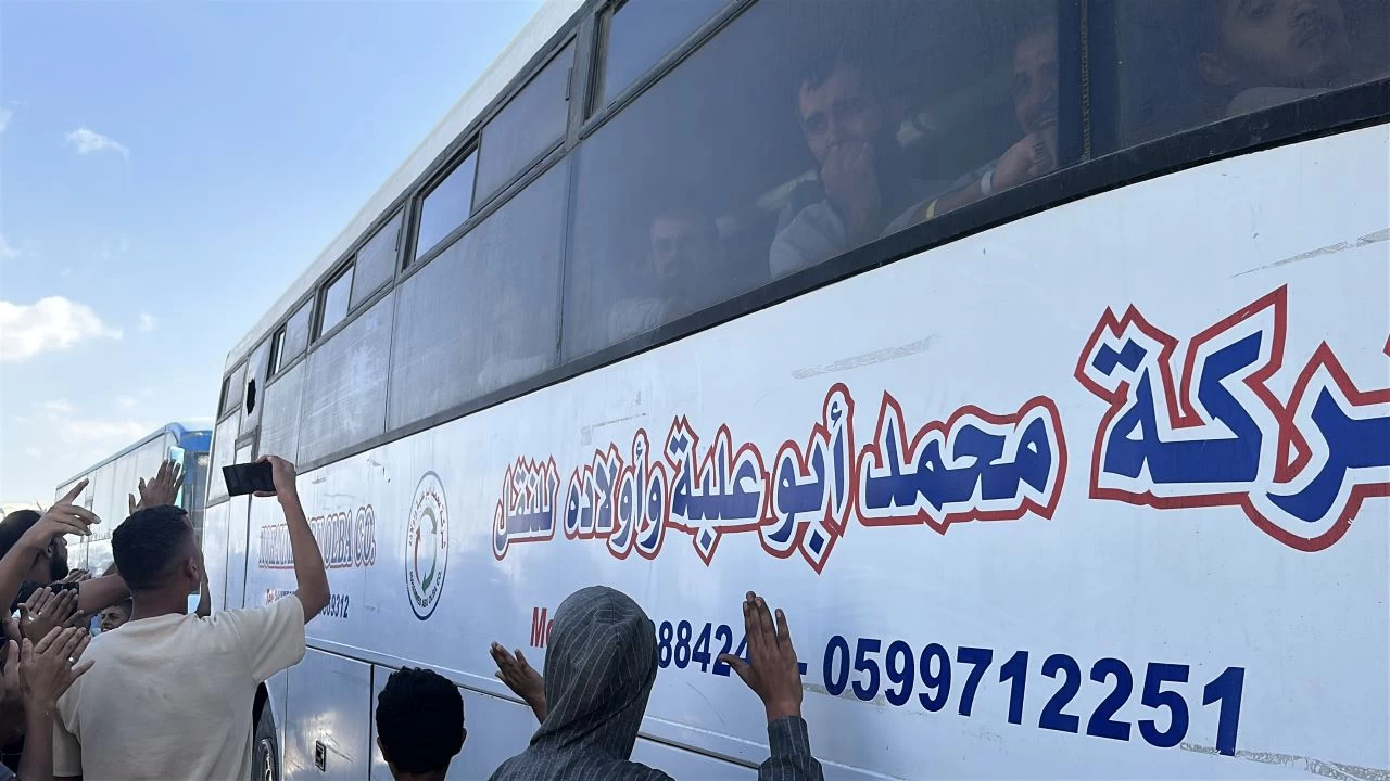 İsrail'in serbest bıraktığı Filistinli esirlerin bir kısmı Gazze'ye ulaştı