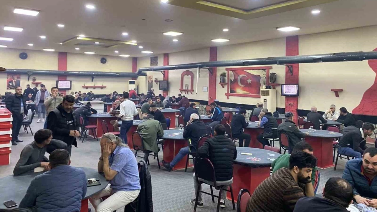 İzmir'de kumar baskını: 83 kişi yakalandı