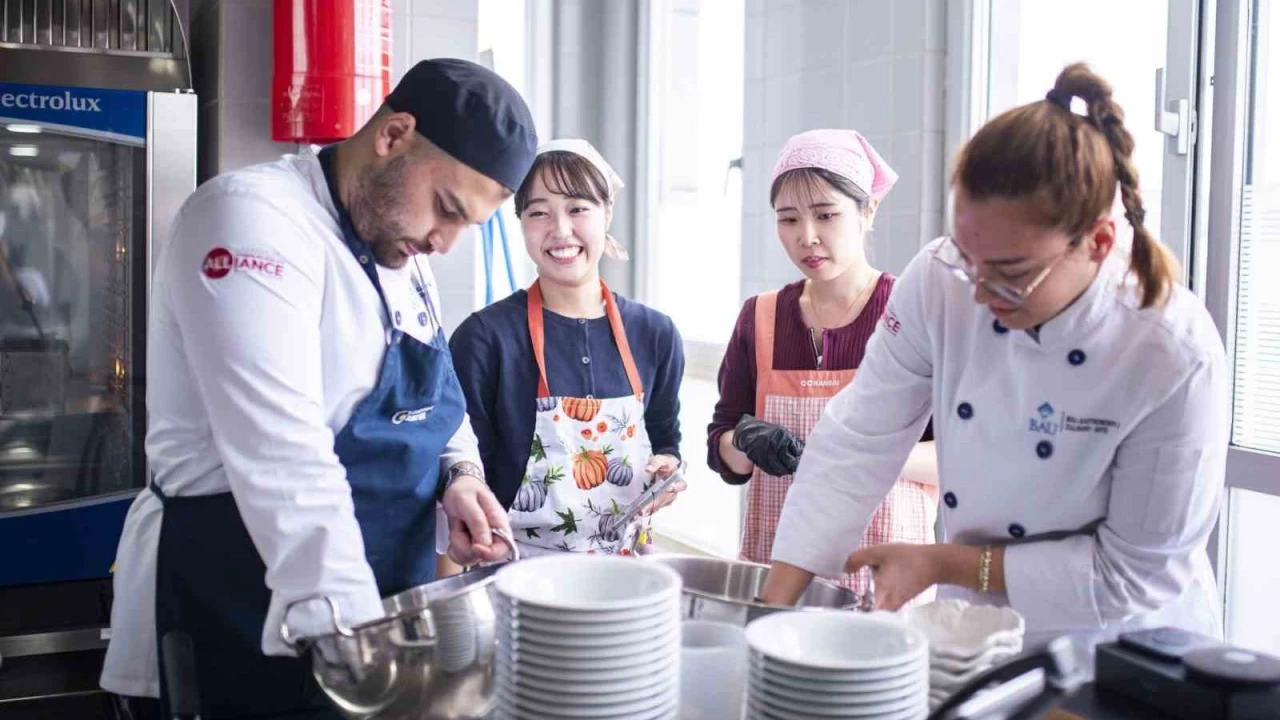 Japon öğrencilere Türk mutfağı dersi