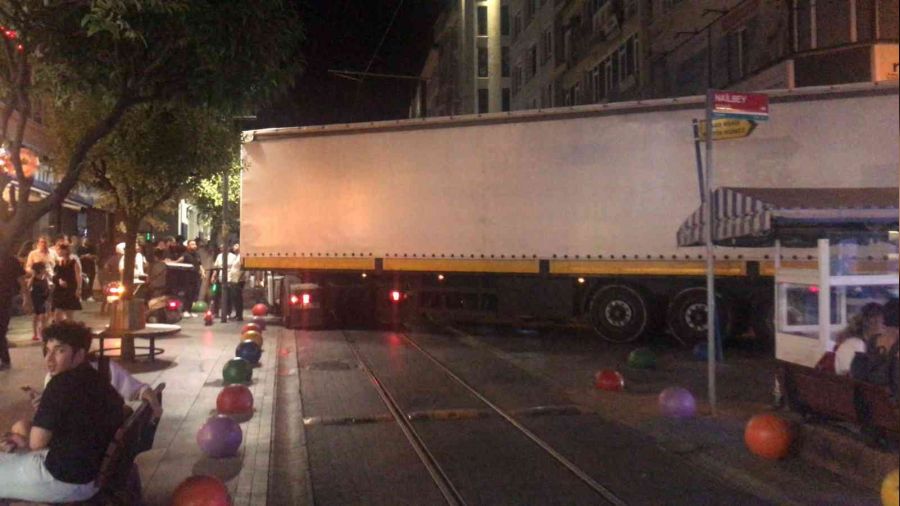 Kadky'de sokakta skan tr trafii fel etti