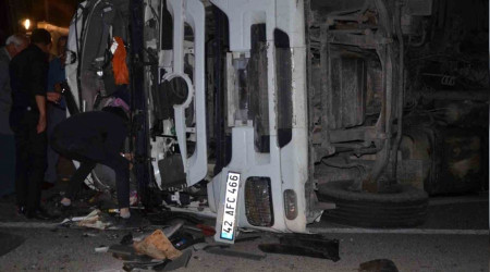 Konya'da iki tır çarpıştı: 1 ölü, 1 yaralı