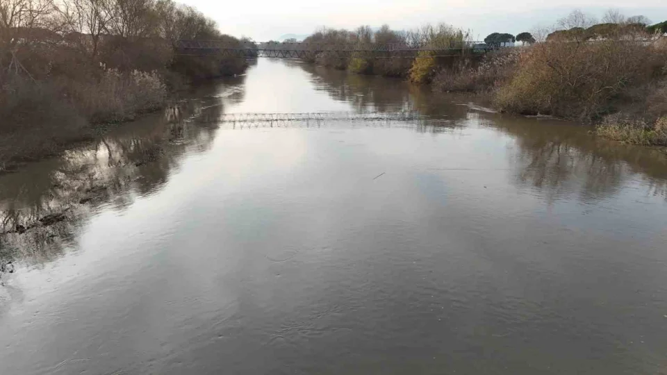 Menderes Nehri suya kavu�tu