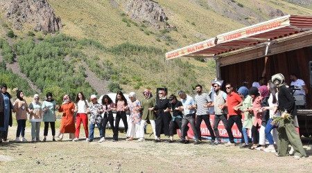 Nemrut'ta temizlik, tiyatro ve müzik etkinliği