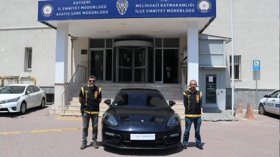 Polis �al�nt� Porsche yakalad�