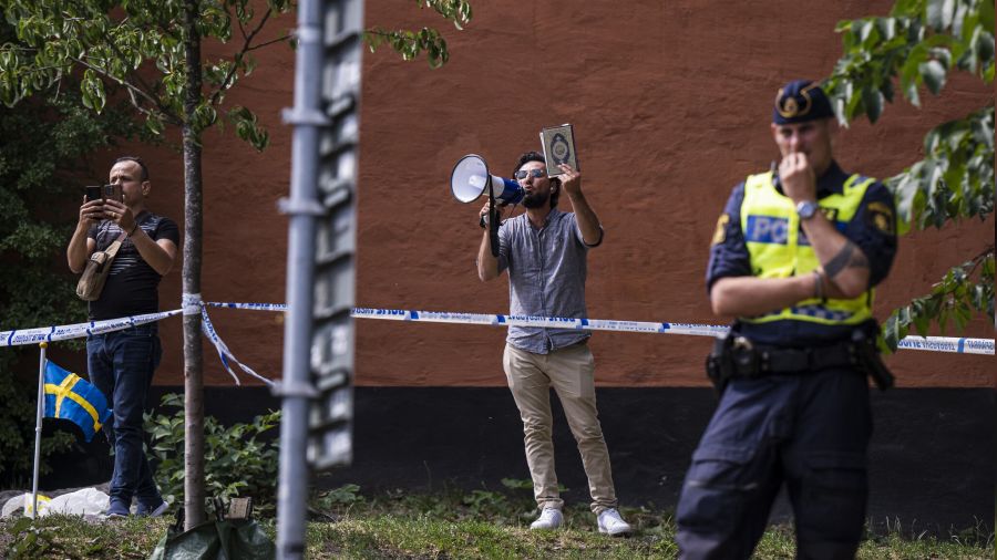 Polis koruması eşliğinde Kuran yaktıran İsveç'ten dalga geçer gibi açıklama