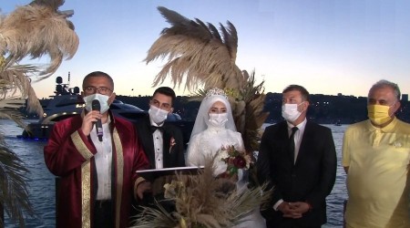 Sağlık çalışanları birlikte dünyaevine girdi
