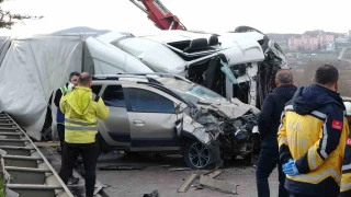 Samsun'da tır karşı şeride geçip araçlara daldı: 1 ölü, 3 yaralı