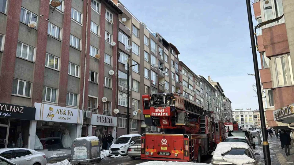 Sivas'ta patlayan kombi pani�e neden oldu