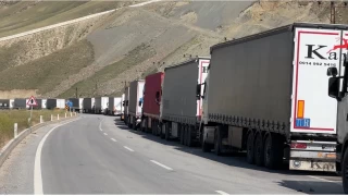 Trkiye-ran snrnda 2 kilometre tr kuyruu olutu