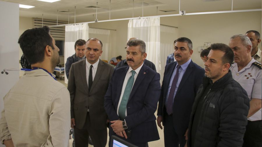 Uşak'ta gıda zehirlenmesi paniği, hastaneye akın ettiler