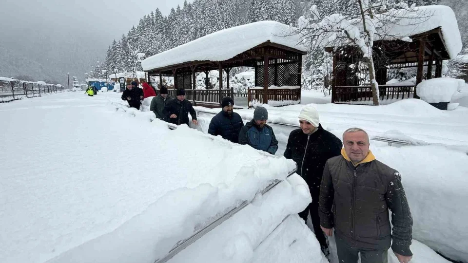 Uzung�l'de kar kal�nl��� 1 metreyi a�t�