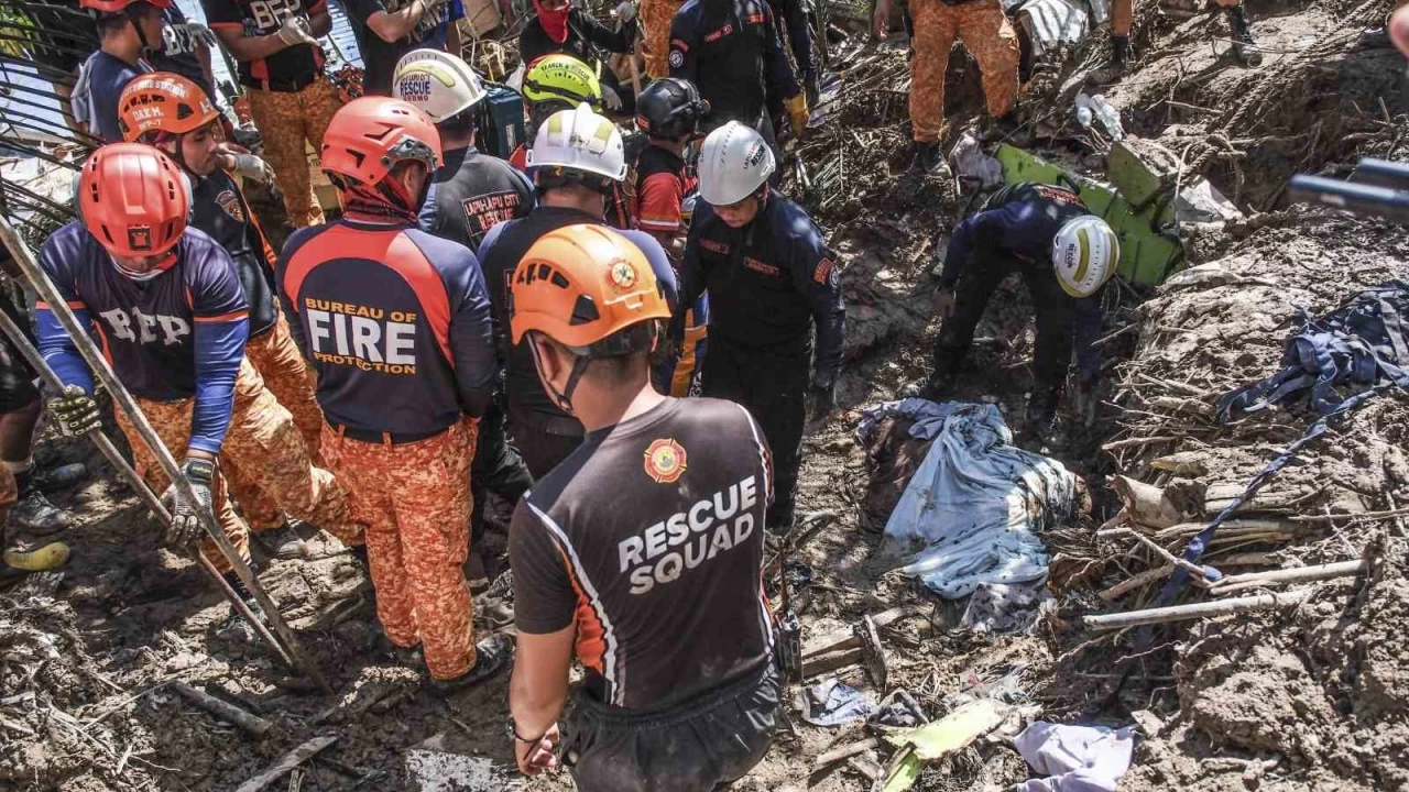 Vietnam'� vuran Kalmaegi Tayfunu'nda 5 ki�i hayat�n� kaybetti