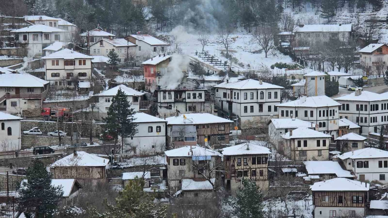 150 yıllık tarihi konak alevlere teslim oldu