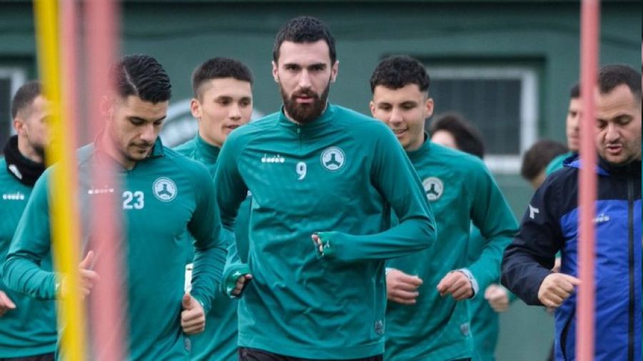 3 futbolcunun tedavileri s�r�yor