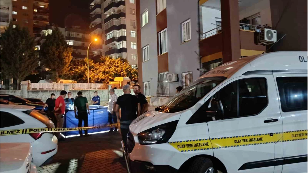 Adana'da genç kadını öldüren şahıs 12. katta atladı
