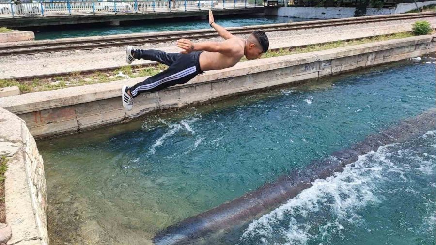 Adana'da s�cak ve nemli hava bunalt�yor