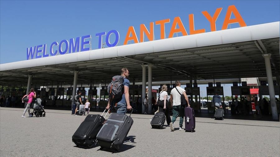 Antalya 16 milyon turist hedefine ilerliyor