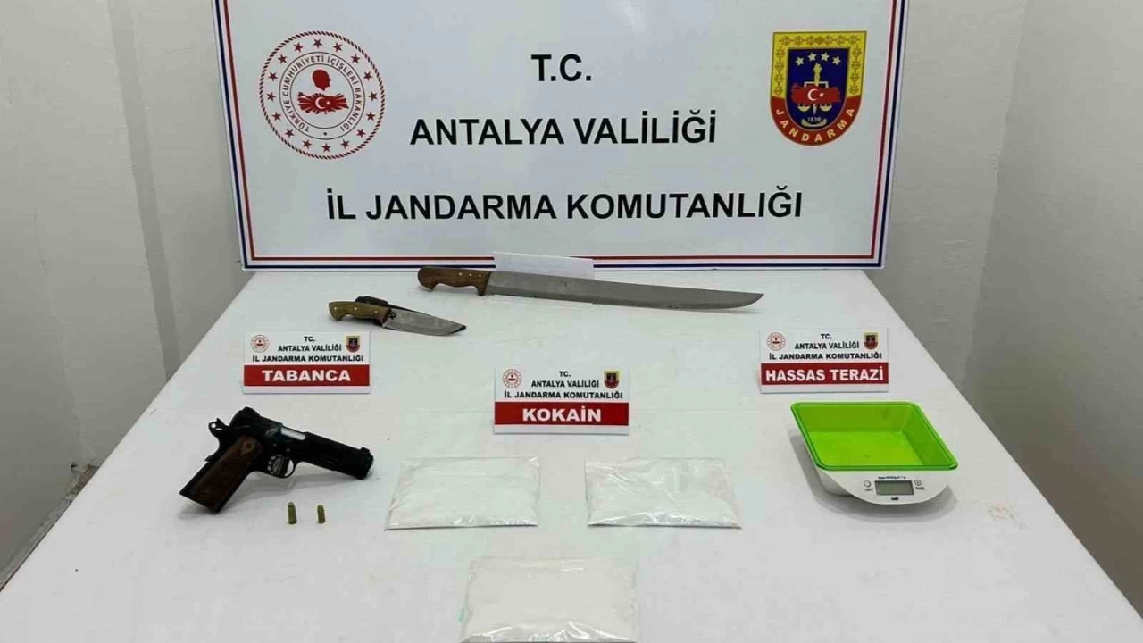 Antalya'da 1 kilo 350 gram kokain ele geçirildi