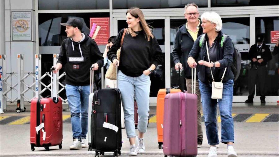 Antalya'ya gelen turist say�s� 5 milyonu geride b�rakt�