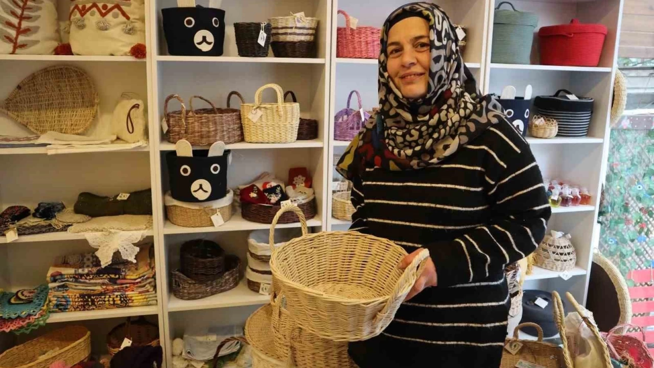 Atık kağıttan üretilen sepetler ilgi görüyor