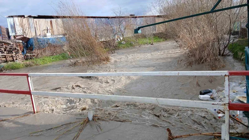 Bak�r�ay ta�t�, Soma'da sokaklar sular alt�nda kald�