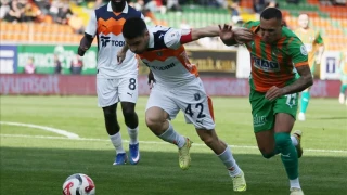 Başakşehir, evinden Alanyaspor'u mağlup etti