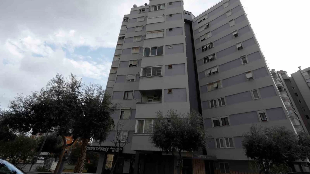 Bir anda düşen yıldırım bomba gibi patladı