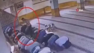 Bu da oldu… Camide adamın boğazını kesti