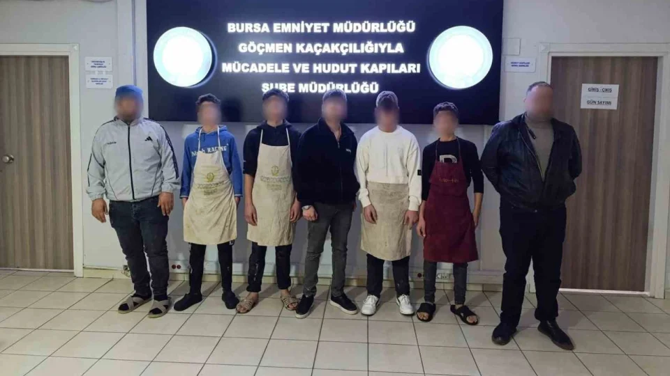 Bursa'da ka�ak �al��t�r�lan 5'i �ocuk 5 yabanc� uyruklu �ah�s yakaland�