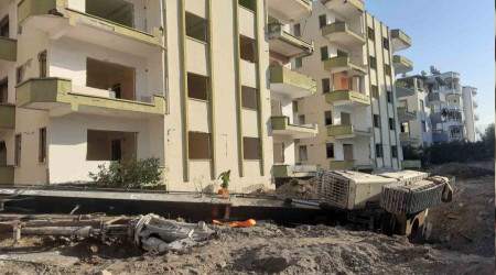 Hatay'da yer yarld, i makinesi iine dt
