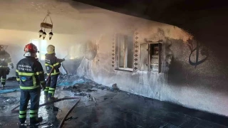 �badete yeni a��lan camide ��kan yang�n s�nd�r�ld�