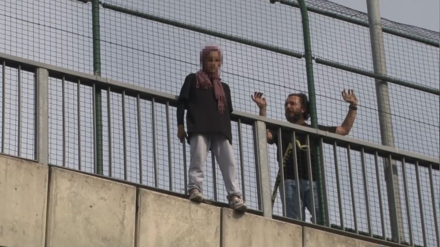 Ka��thane TEM'de intihar giri�imi trafi�i kilitledi