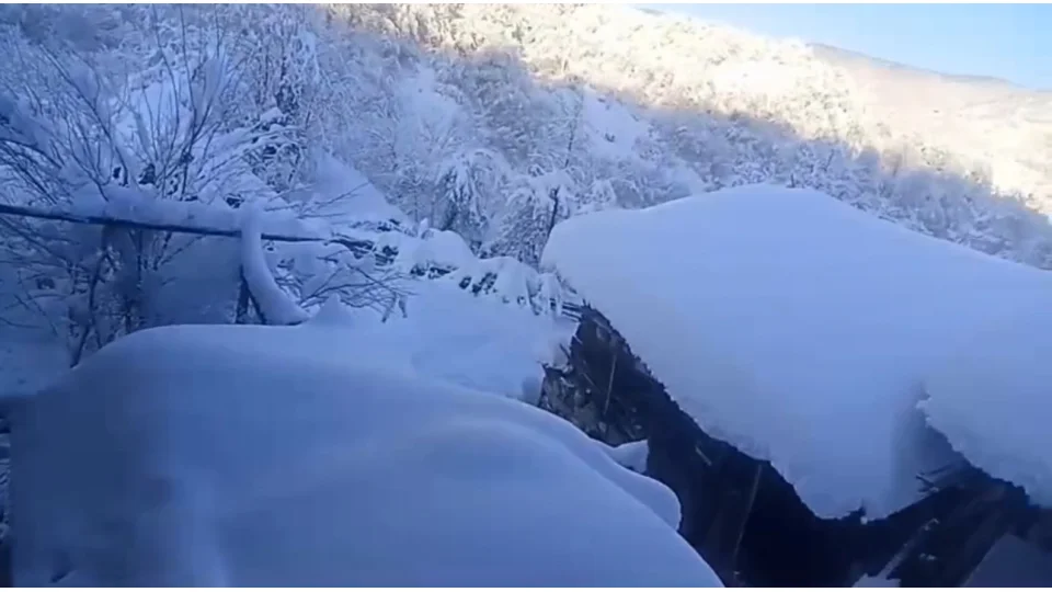 Karab�k'te k�ylerde kar kal�nl��� 1.5 metreyi a�t�