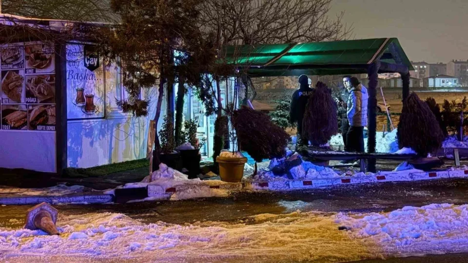 Kayseri'de o�lu, babas�n�n b�fesini kur�unlad�