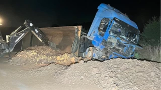 Kula'da hafriyat kamyonu traktöre arkadan çarptı: 1 ölü, 1 yaralı