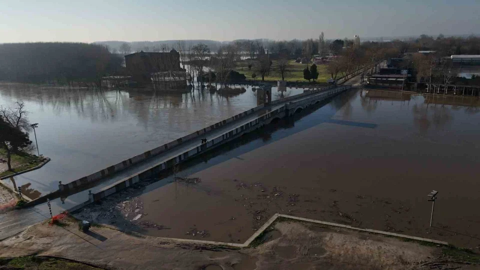 Meri� Nehri ta�t�, ovalar su alt�nda kald�