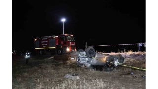 Nevehir Derinkuyu'da otomobil tarlaya utu: 2 l, 1 yaral