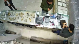 Sahte bilezikleri verip pazarl�kla fazla alt�n almak istedi