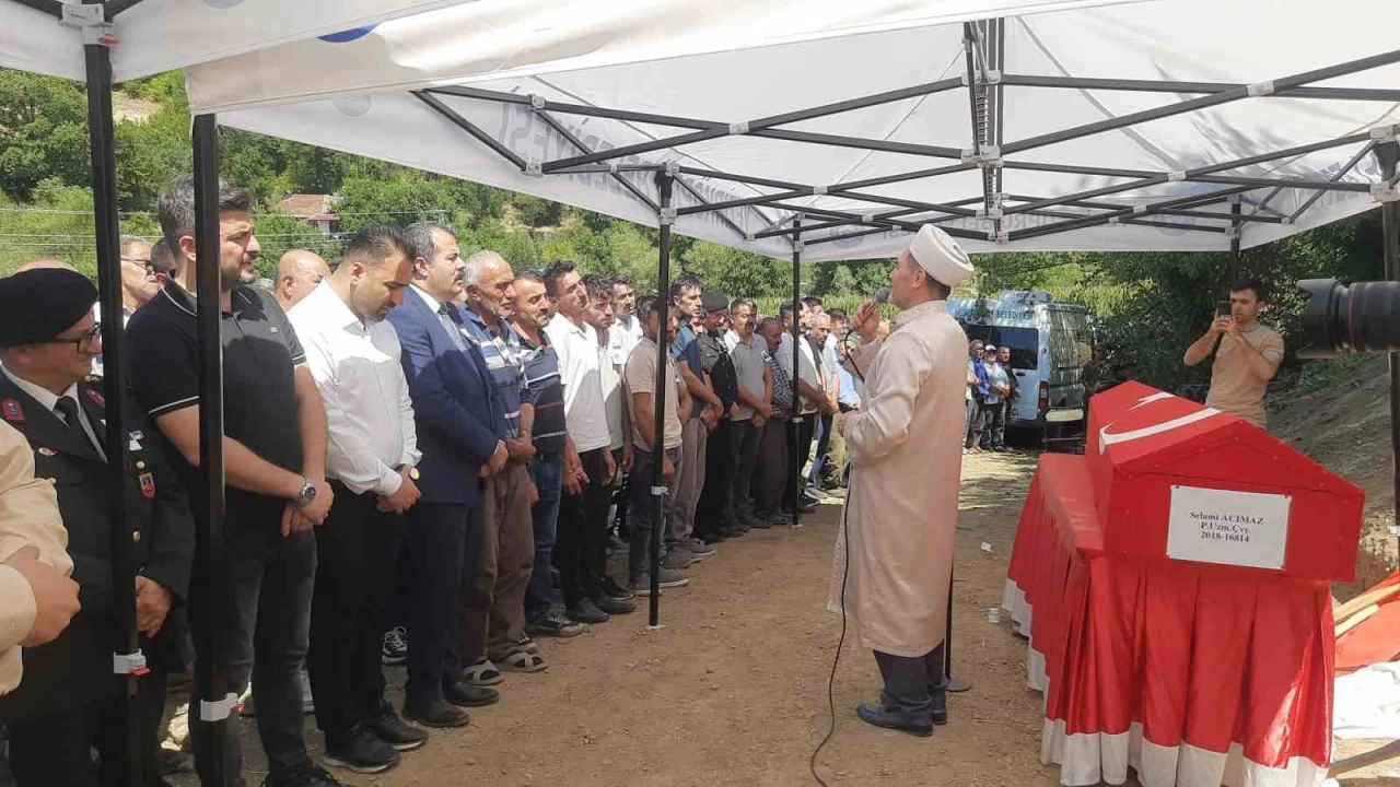 Trafik kazas�nda �len uzman �avu�, topra�a verildi