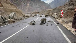 Artvin-�av�at Karayolu'nda heyelan