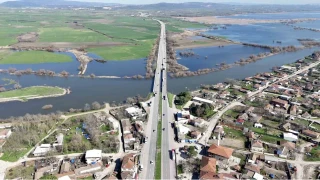 Bursa'da yağışlar göl seviyesini yükseltti: Bahçeler sular altında kaldı