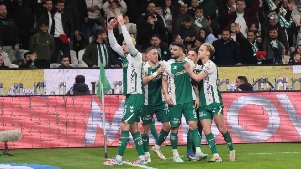 Galatasaray, S�per Lig'de 10 ma� sonra kaybetti